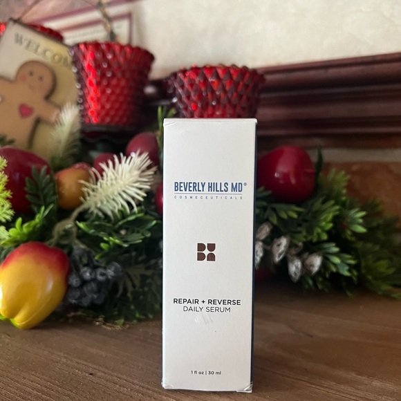 Repair + Reverse Daily Serum - Picture 4 of 5